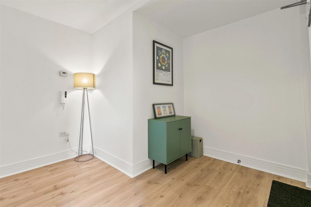Property photo 3 of 29 Castlegate-4.Jpg