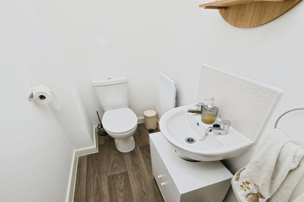 Property photo 2 of 20