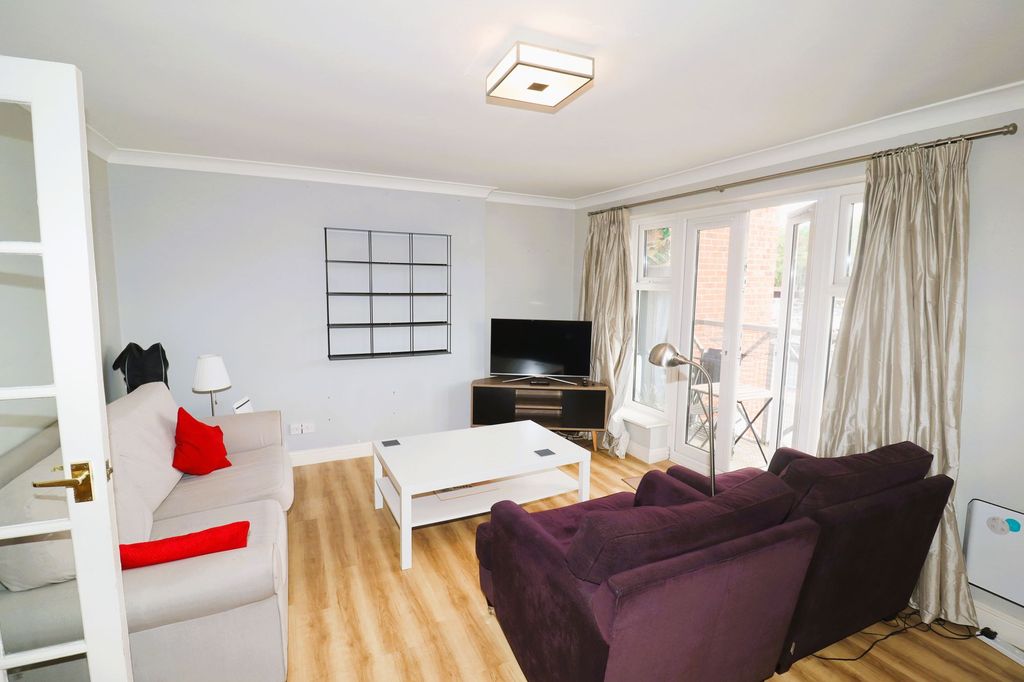 Property photo 3 of 11