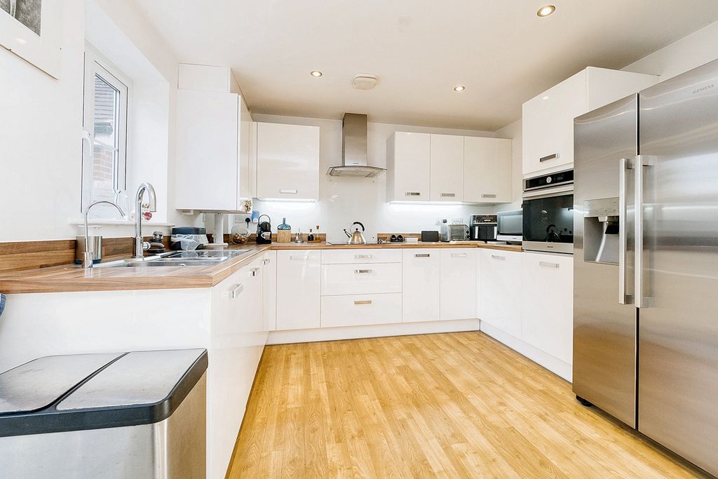 Property photo 2 of 24