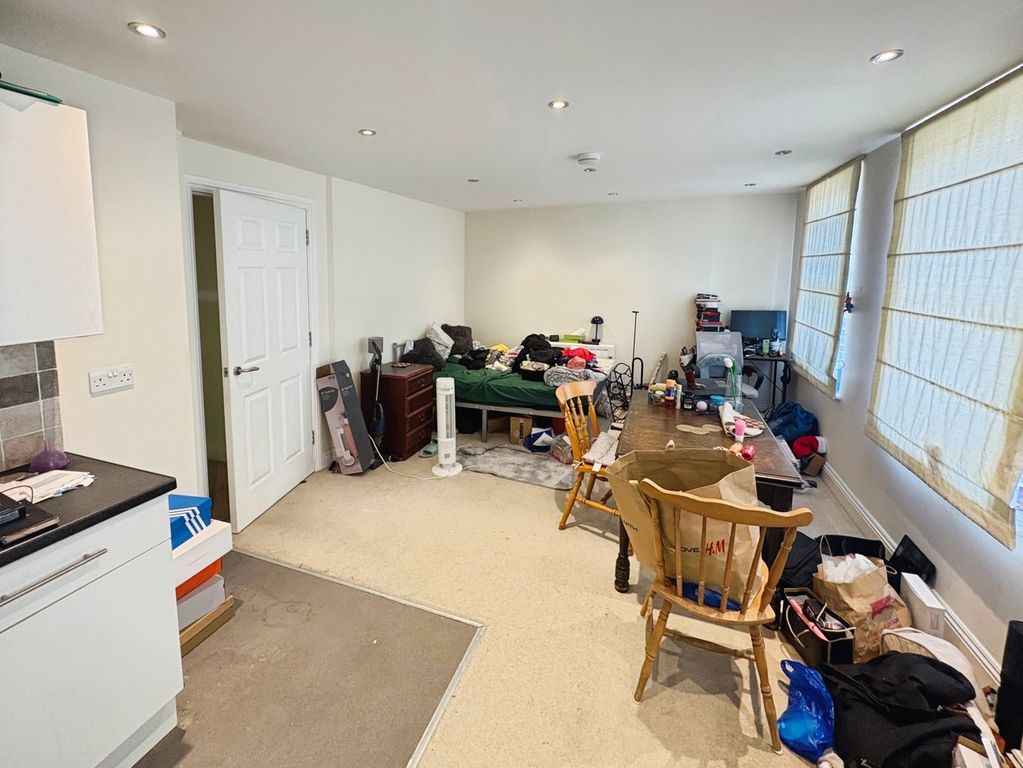 Property photo 3 of 8 Pbox-Img.Jpg