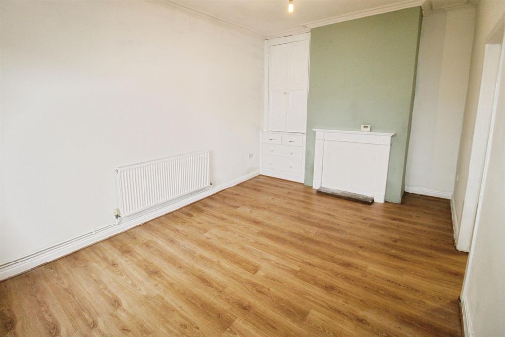 Property photo 2 of 16 Living Room