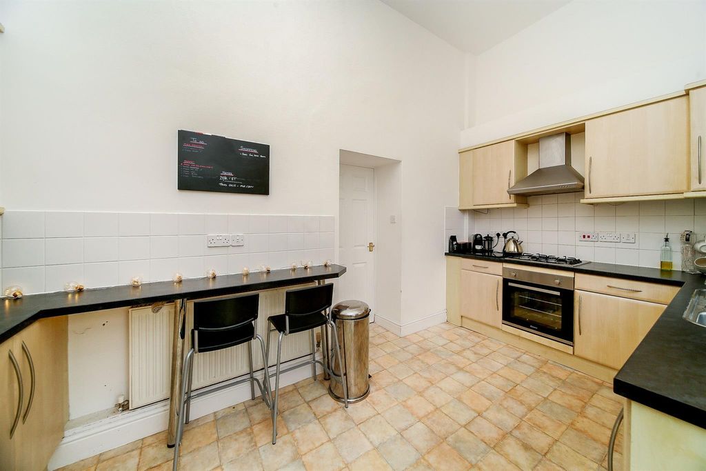 Property photo 2 of 17 Image