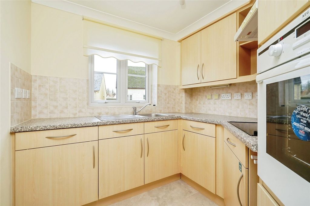 Property photo 3 of 13 Kitchen