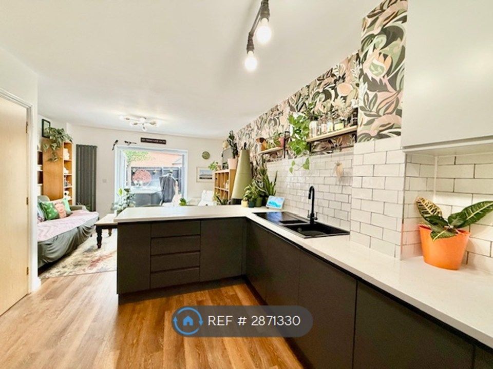 Property photo 2 of 18 Kitchen