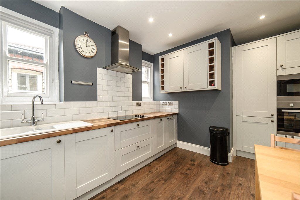 Property photo 2 of 9 Kitchen