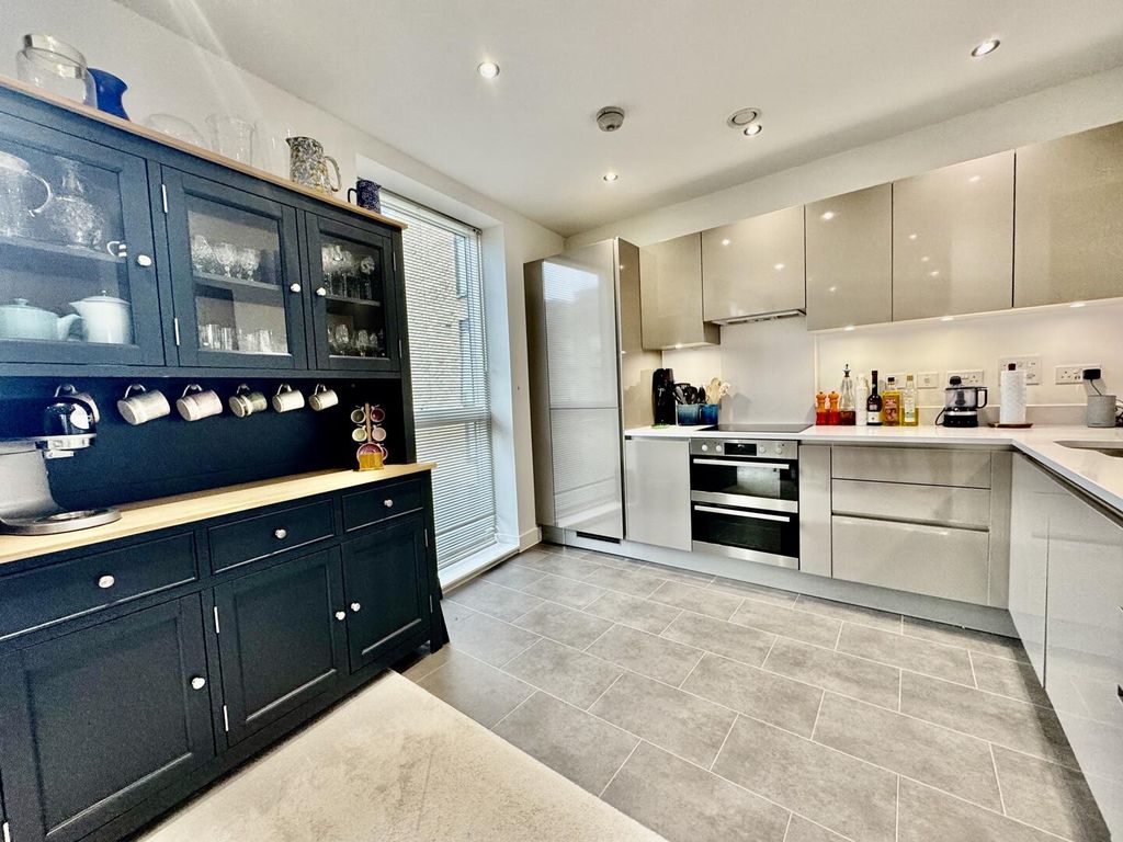 Property photo 3 of 13 Kitchen