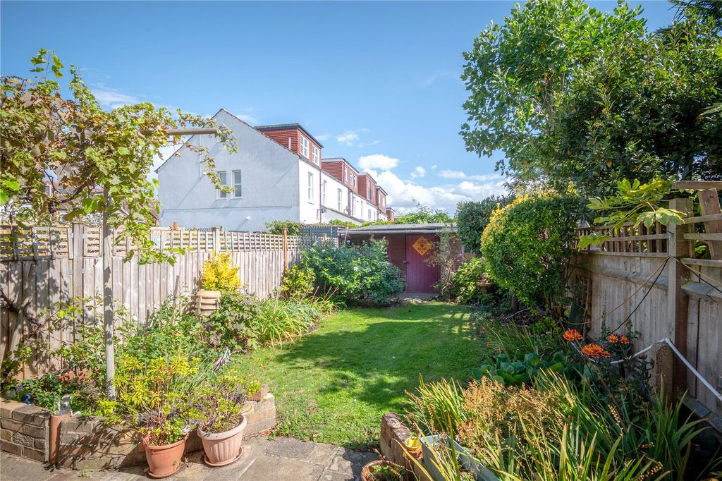 Property photo 3 of 11 Garden