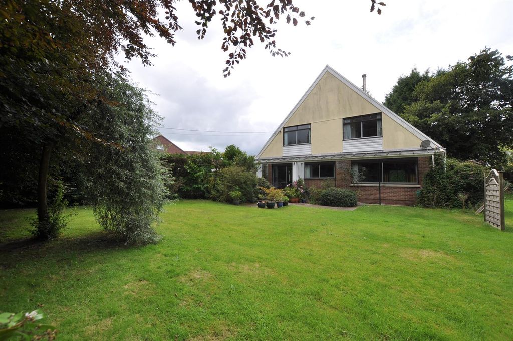 Property photo 1 of 21 Externally
