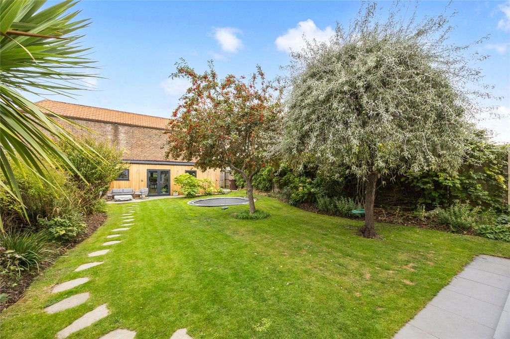 Property photo 3 of 21 Picture No. 19