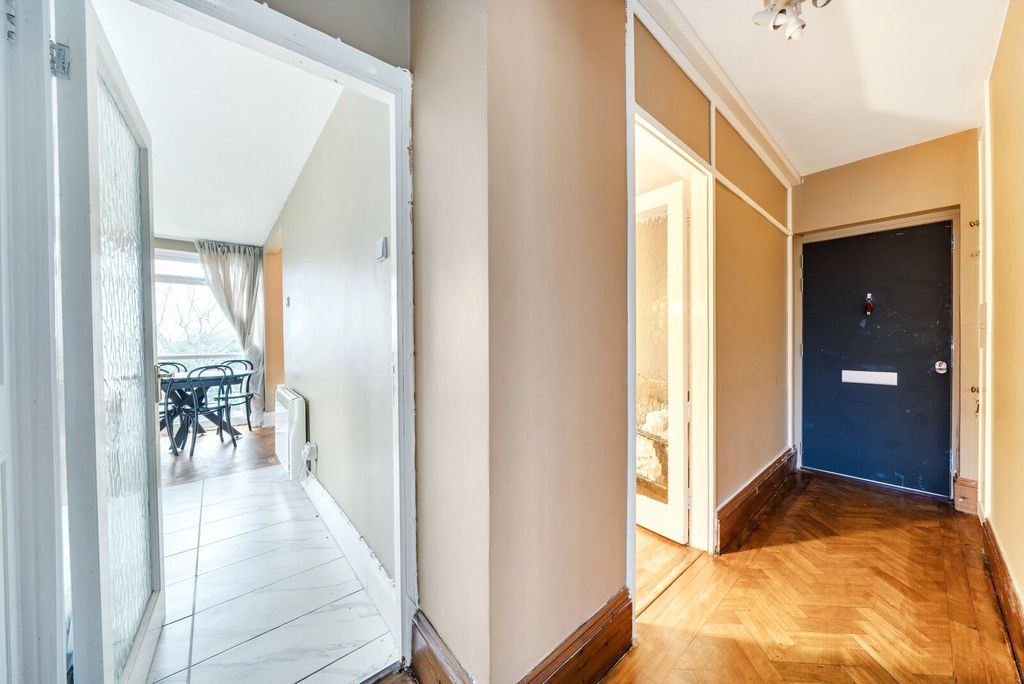 Property photo 3 of 14 1407699-17-698220...
