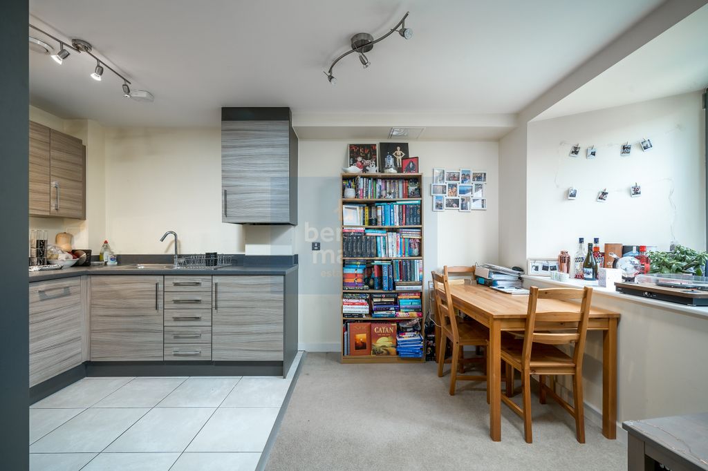 Property photo 3 of 11 A7309680-Edit