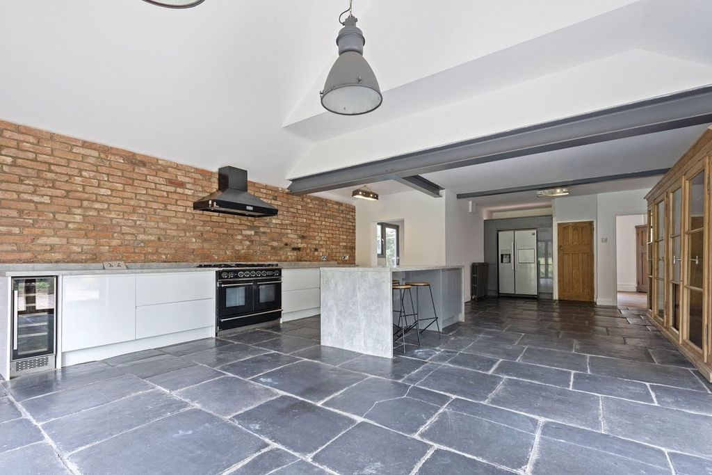 Property photo 1 of 27 Picture No. 11