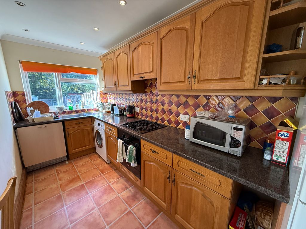 Property photo 3 of 14 Kitchen