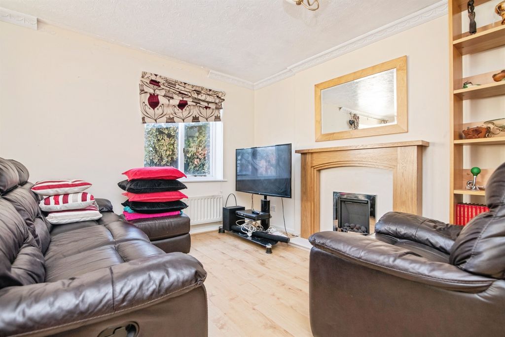 Property photo 3 of 17