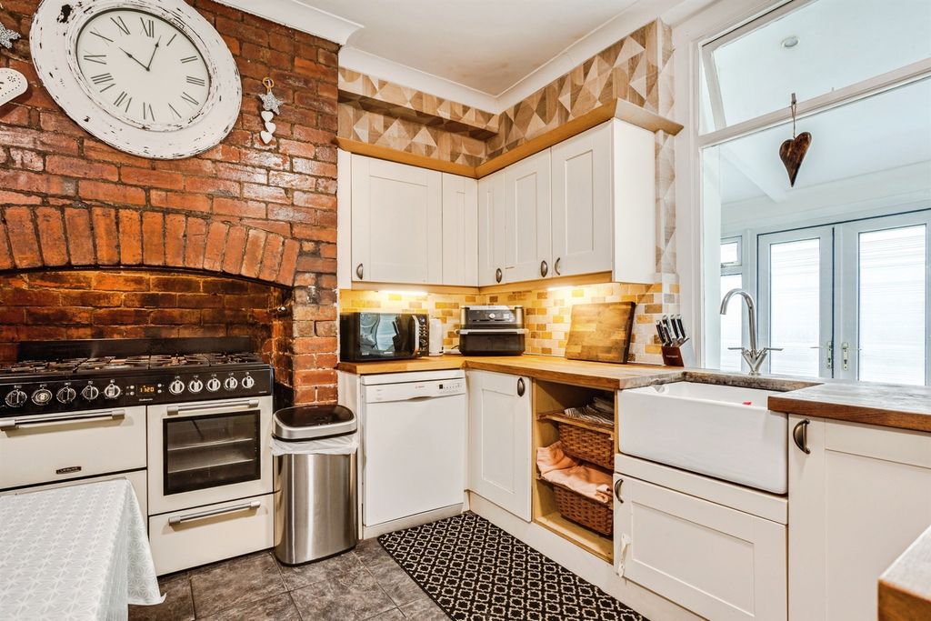 Property photo 3 of 18 Image