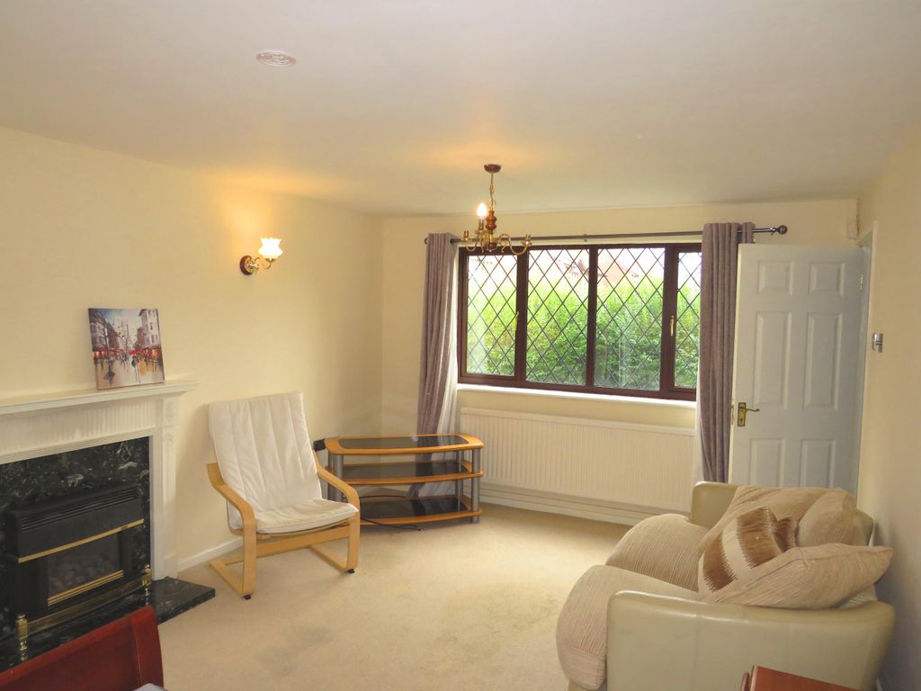 Property photo 2 of 11 Living Room