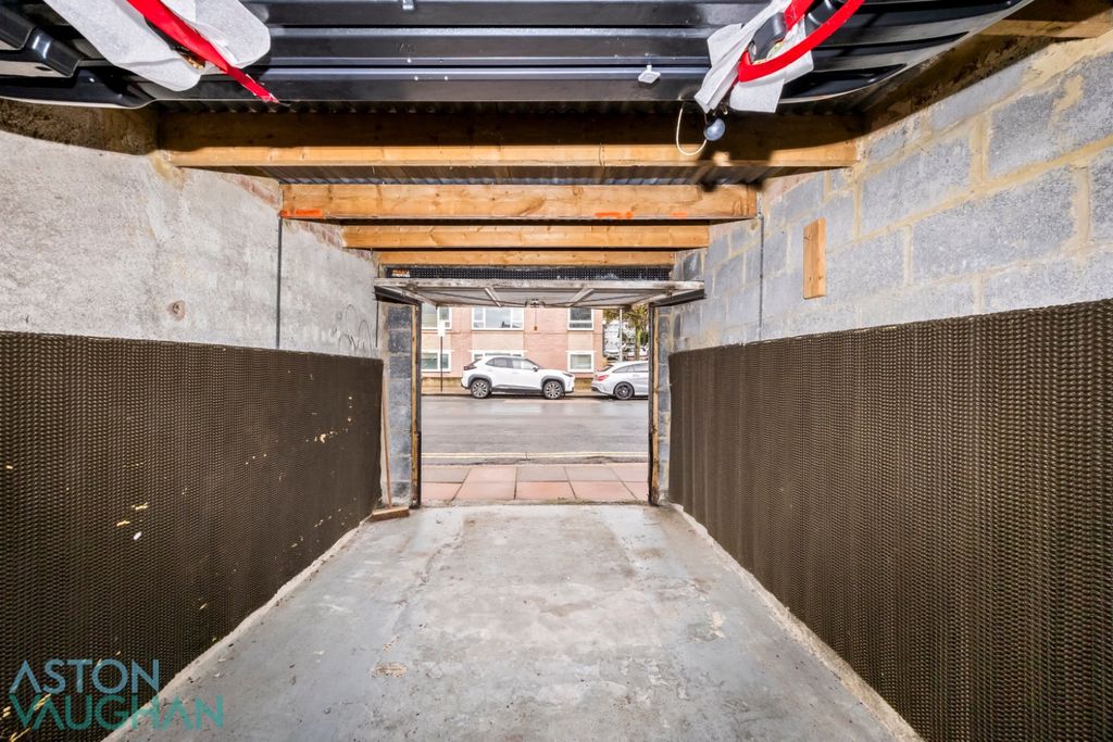 Property photo 3 of 5 5895752