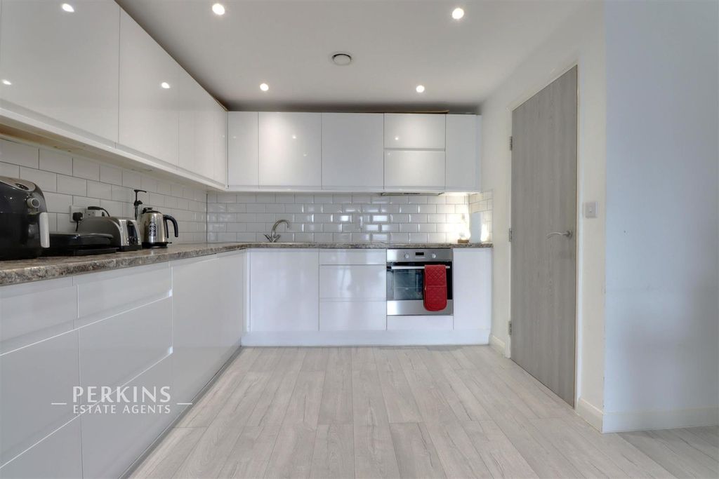 Property photo 1 of 7 Kitchen.Jpg