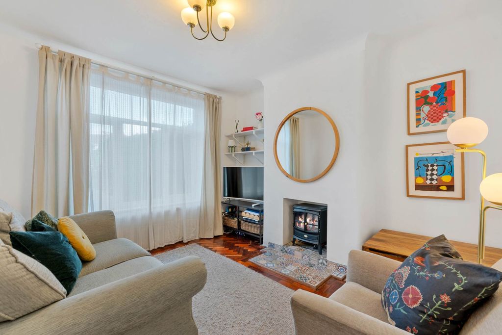 Property photo 3 of 25