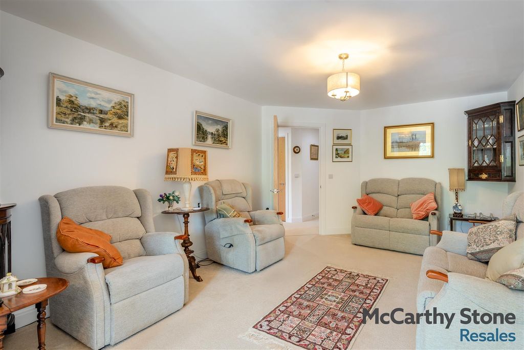 Property photo 3 of 22 8692394-Interior03.Jpg