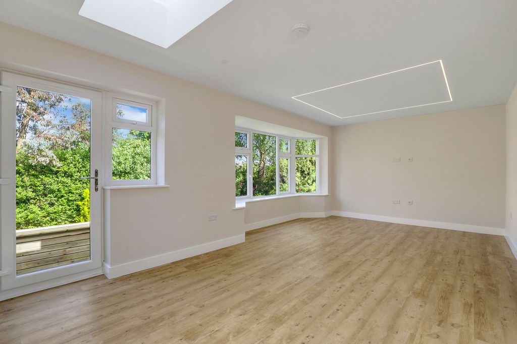 Property photo 2 of 23