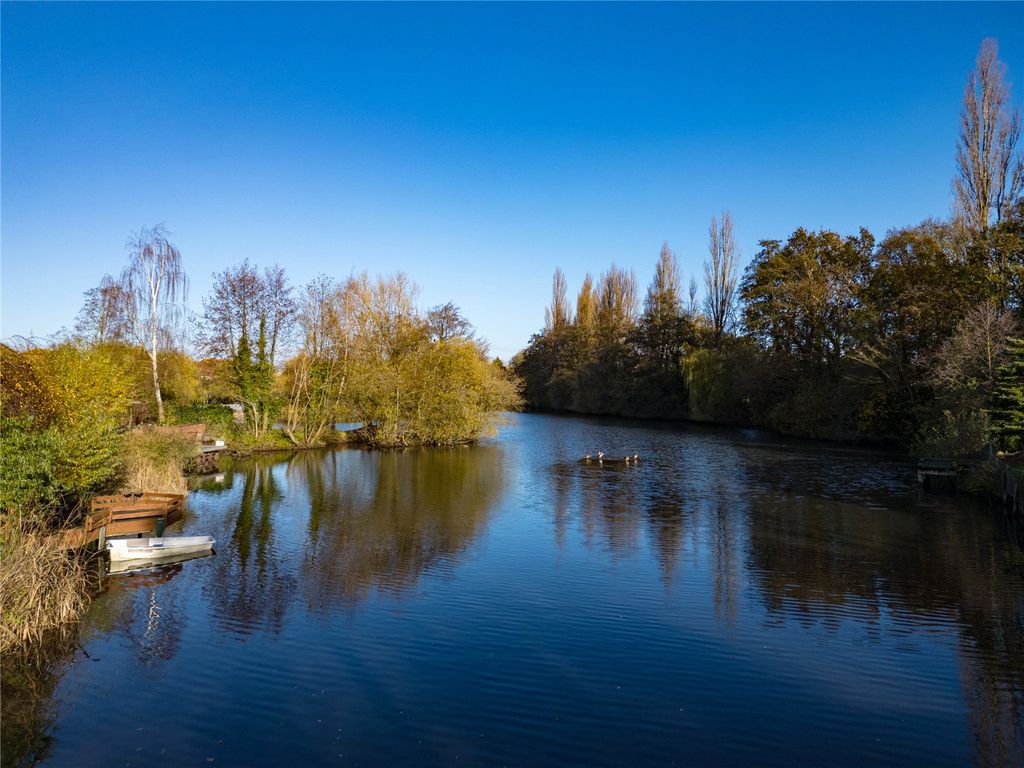 Property photo 2 of 21 Lake