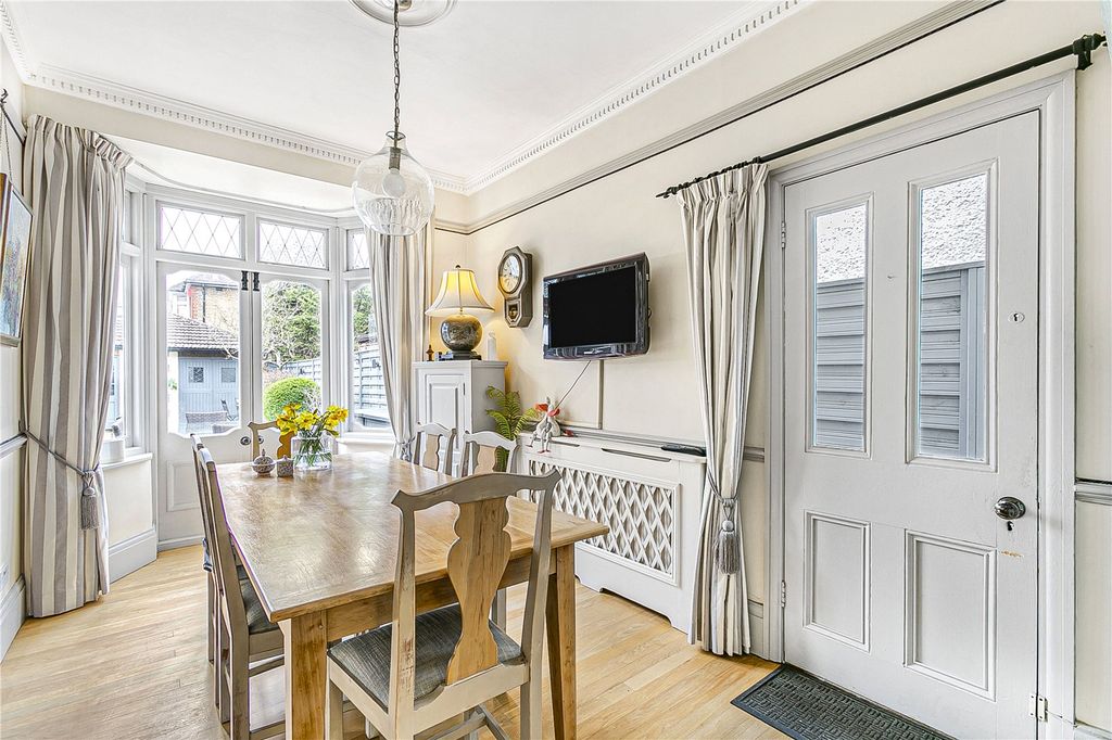 Additional image 10 of 6 bed detached house for salePark Avenue, Enfield EN1