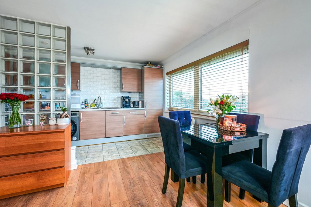 Property photo 2 of 10 Picture No. 23