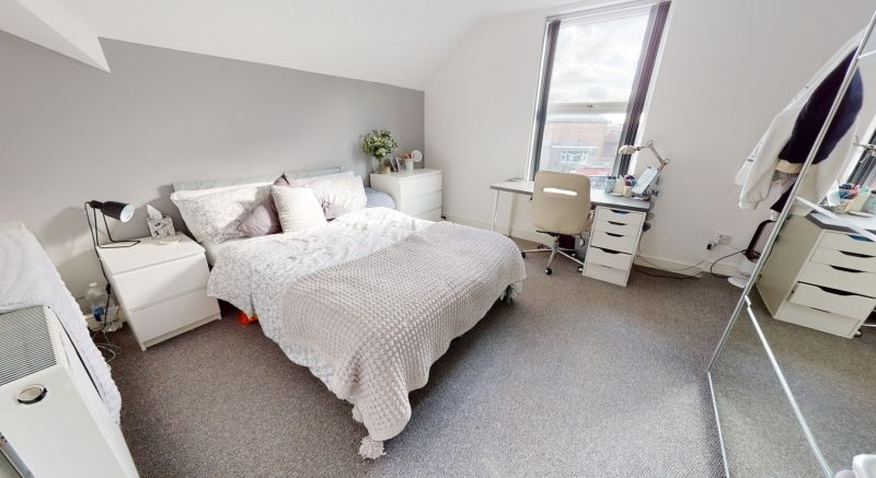 Property photo 3 of 11 Bedroom