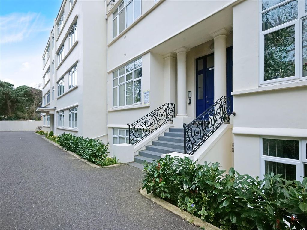 Property photo 2 of 25 Front Of Building