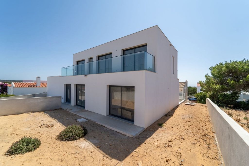 Property photo 1 of 17 T4 Com Piscina E Grande Garagem