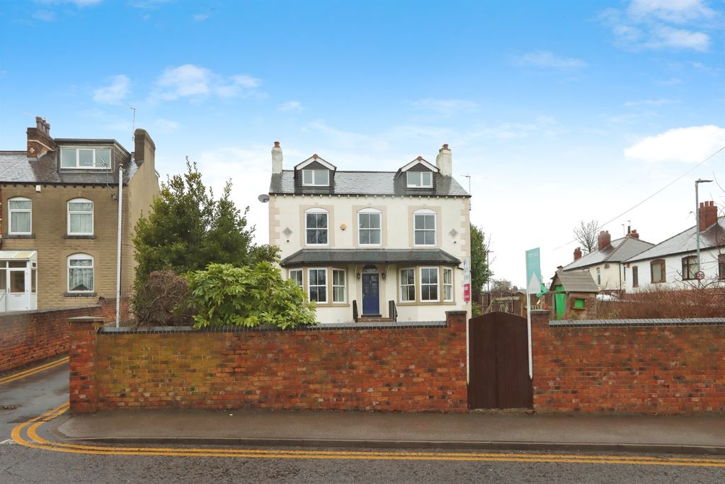 Property photo 2 of 17