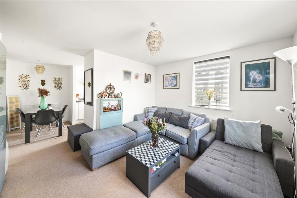 Property photo 3 of 18