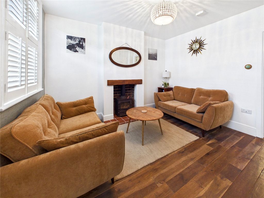 Property photo 2 of 16 Lounge