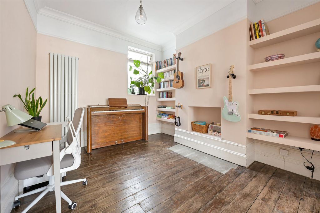 Property photo 3 of 41 Cecil Road, E13