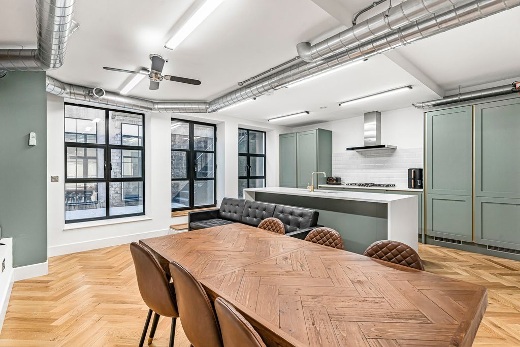 Property photo 3 of 35 Kitchen