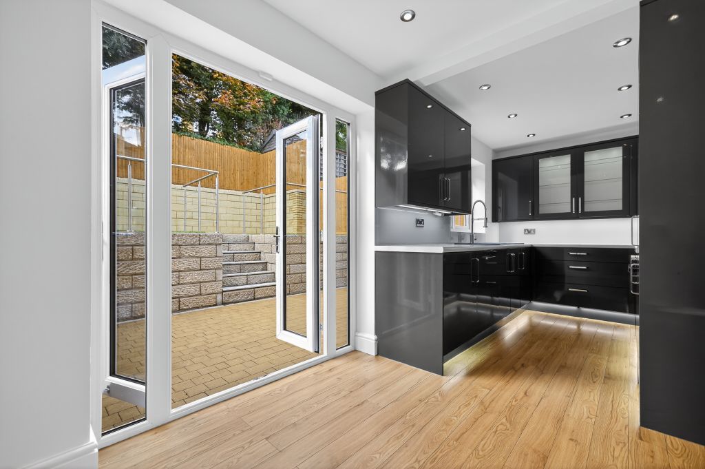 Property photo 3 of 20 Kitchen/Diner