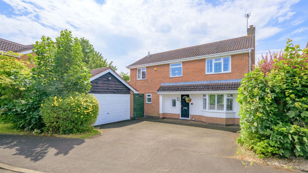 Property photo 1 of 32