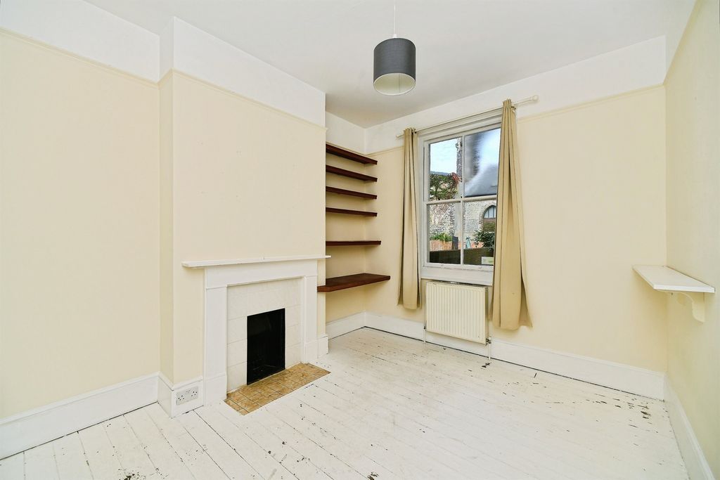 Property photo 3 of 25