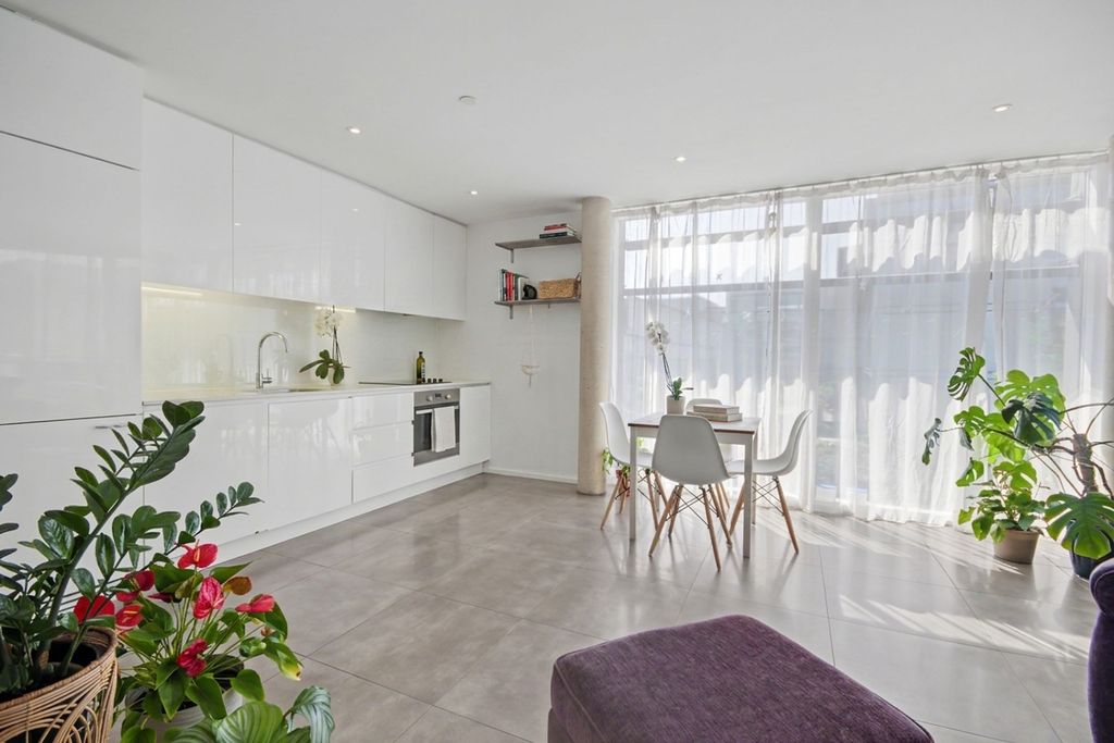 Property photo 2 of 11 Kitchen Diner