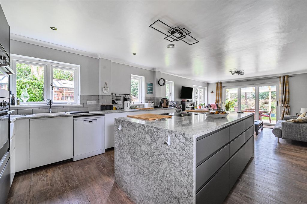 Property photo 2 of 24 Picture No. 19