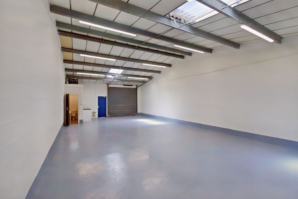 Property photo 3 of 6 8552775-Interior10-800