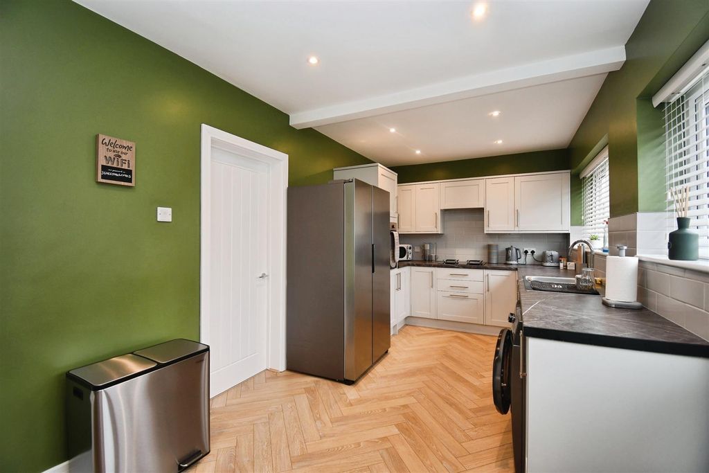 Property photo 3 of 18 6F098F60-U 20 2816 29.Jpg