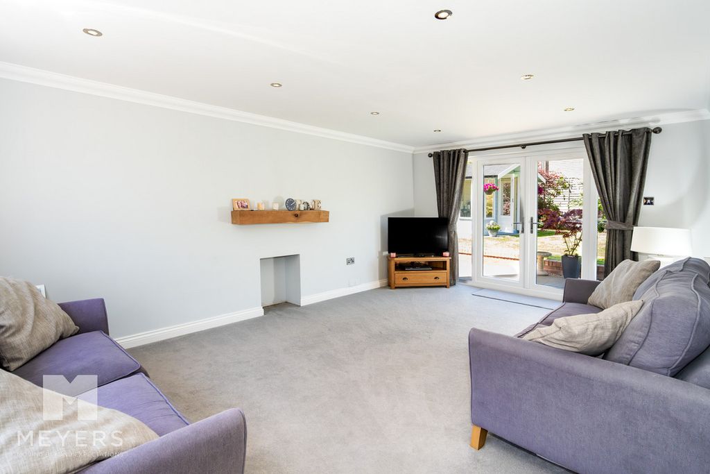 Property photo 2 of 26