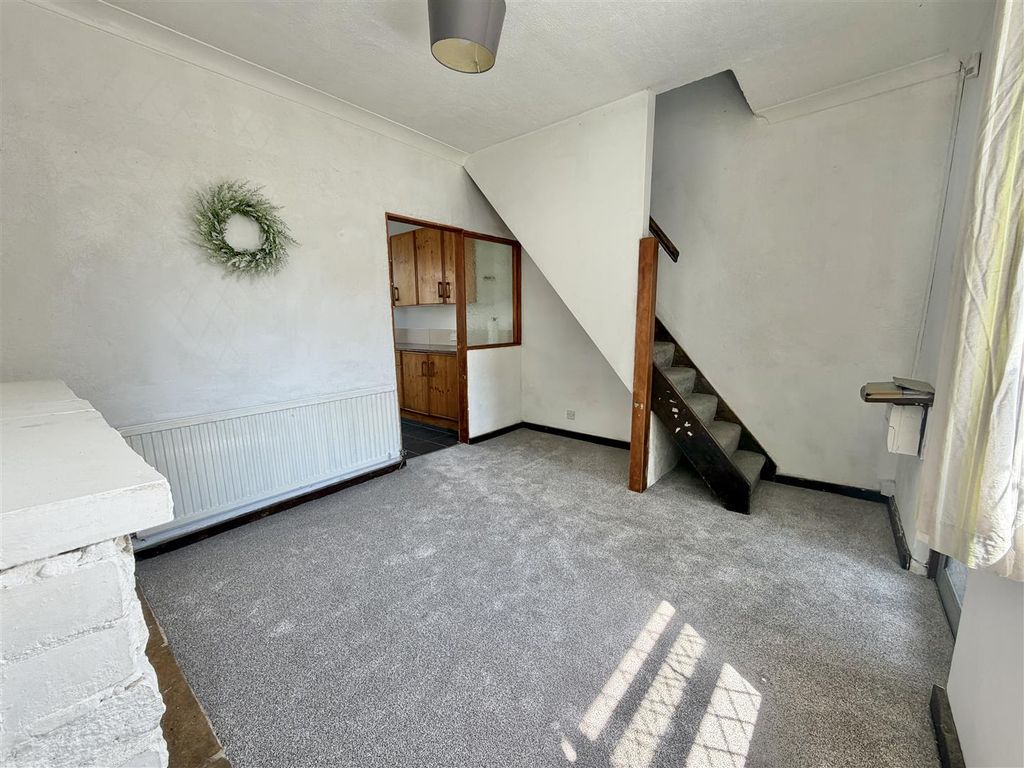 Property photo 3 of 13 Lounge