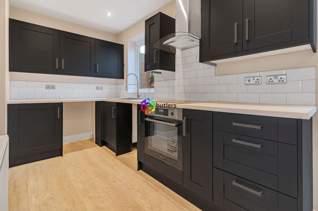 Property photo 3 of 28