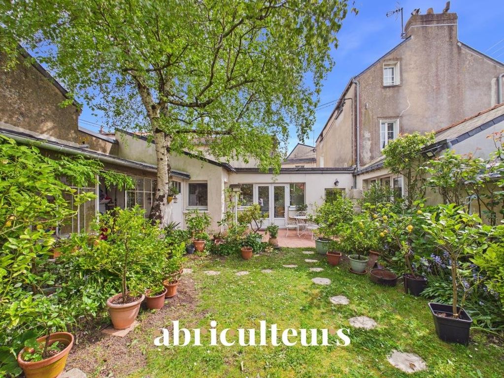 Property photo 1 of 19 Family Home - Beautiful Wooded Garden With Privacy - 5 Bedrooms And 1 Office - Garage - Zola