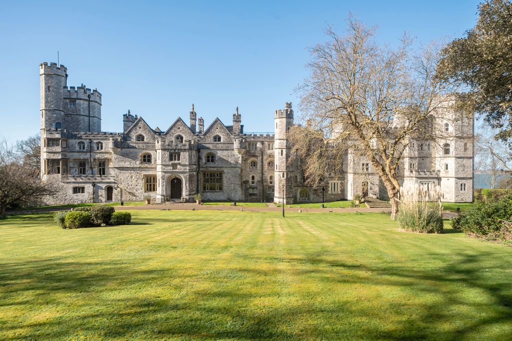 Property photo 1 of 18