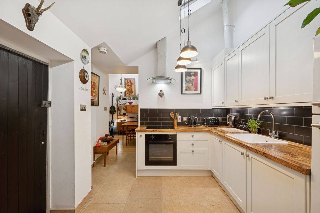 Property photo 2 of 18 Kitchen